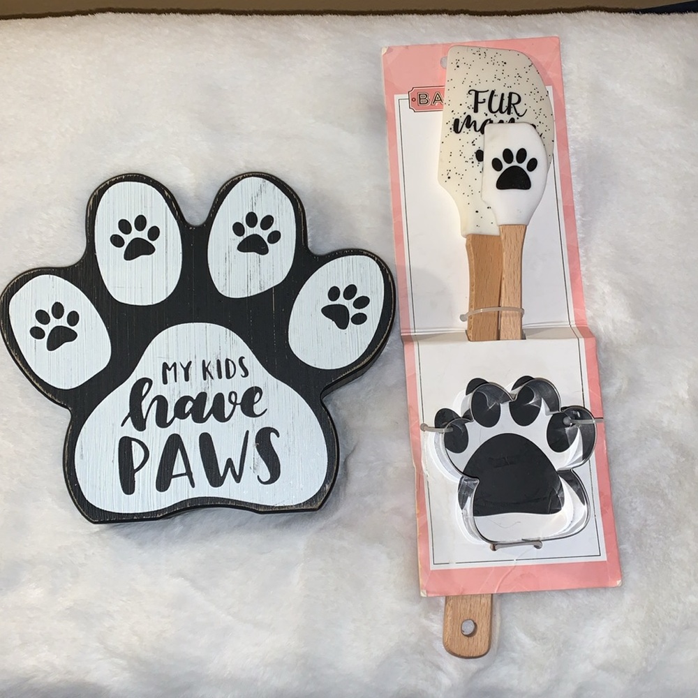🇺🇸 Paw Print Wall Decor and Spatula Set NWT